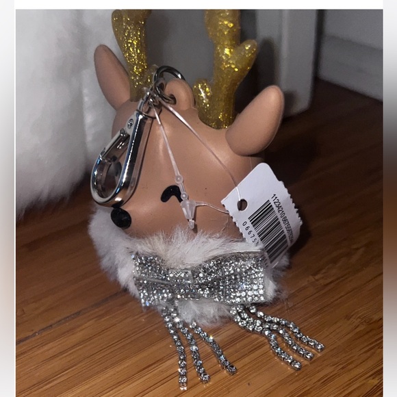 New bath and body works fluffy & rhinestone bling reindeer keychain w/pocket bac - Picture 7 of 16